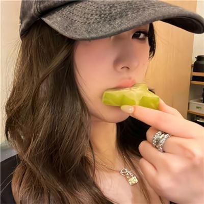 穿黑衣的女孩